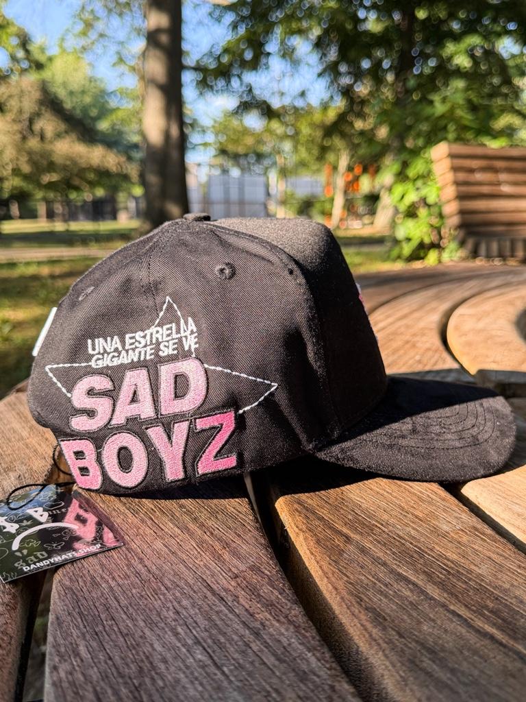 Miniatura 2 de DANDY HATS X JUNIOR H “CLAVE ALI”