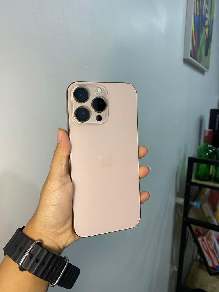 iPhone 16 Pro Max Golden