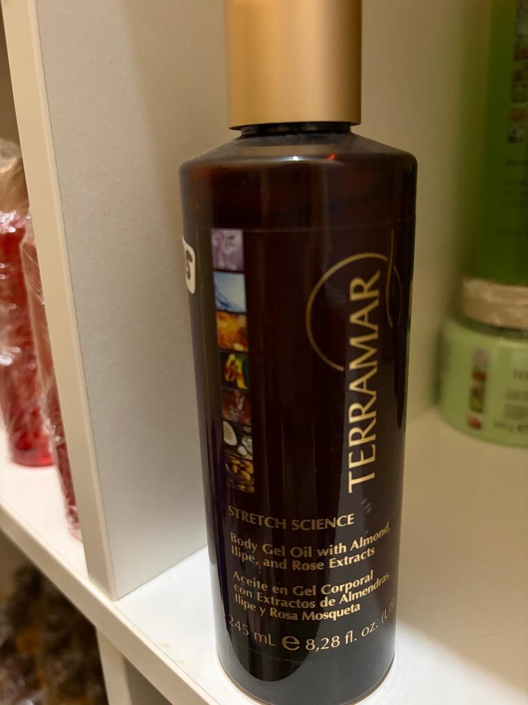 aceite en gel corporal, con extractos de almendras llipe y Rosa Mosqueta