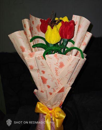 Ramo de 4 tulipanes de limpiapipas