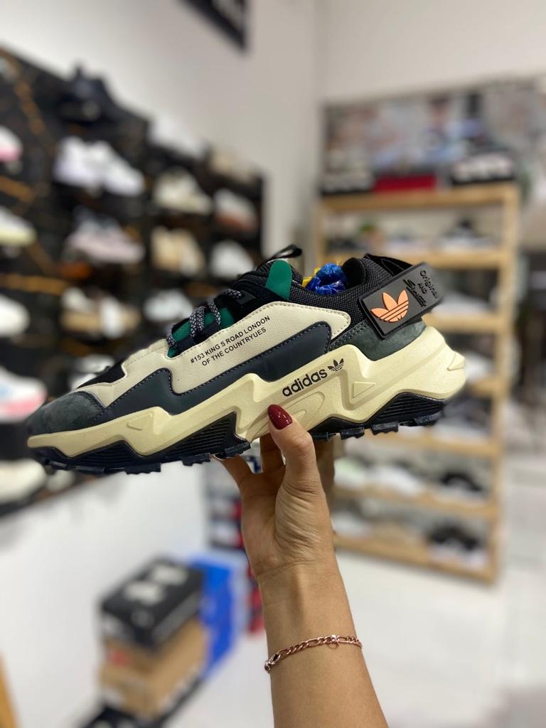 Adidas crema con verde (40-41-42)