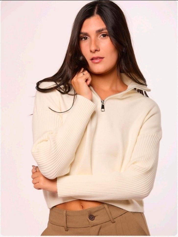 BUZO TEJIDO CON CUELLO CIERRE Y
MANGAS TEJIDO MORLEY