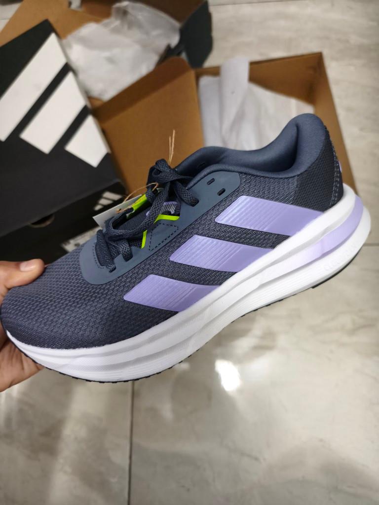 Adidas gris con morado 23.5