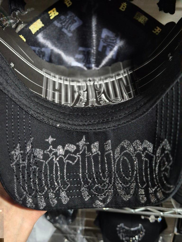 Miniatura 3 de 31 Hats x Benavidez 'And Still'