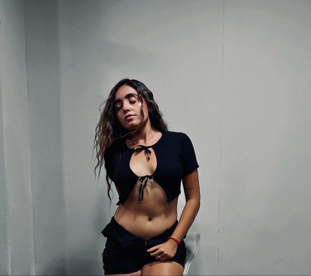 BLUSA CON MOÑOS