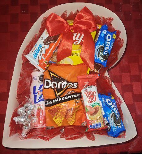 Miniatura 2 de Caja Sticker florkofcows con golosinas