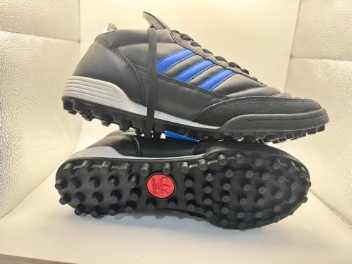 Adidas Turf negros líneas azules