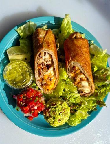 Chimichangas de cerdo al pastor