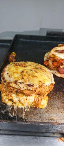 1. AREPA MIXTA ESPECIAL DE LA CASA