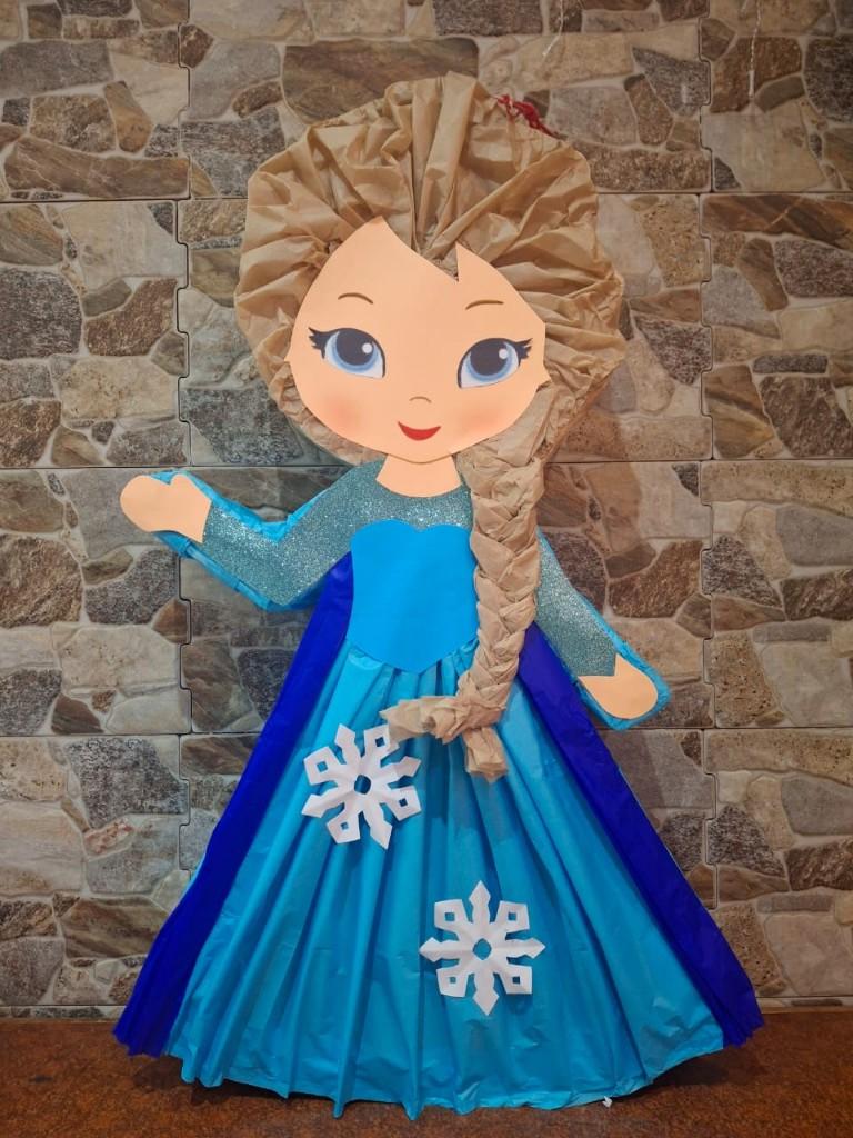 Elsa de pie