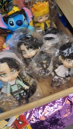 Ataque de titanes - figuras levi y eren