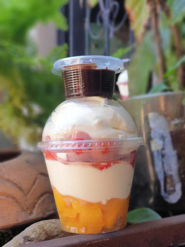 FrutiDurazno con Crema + Ganache de chocolate