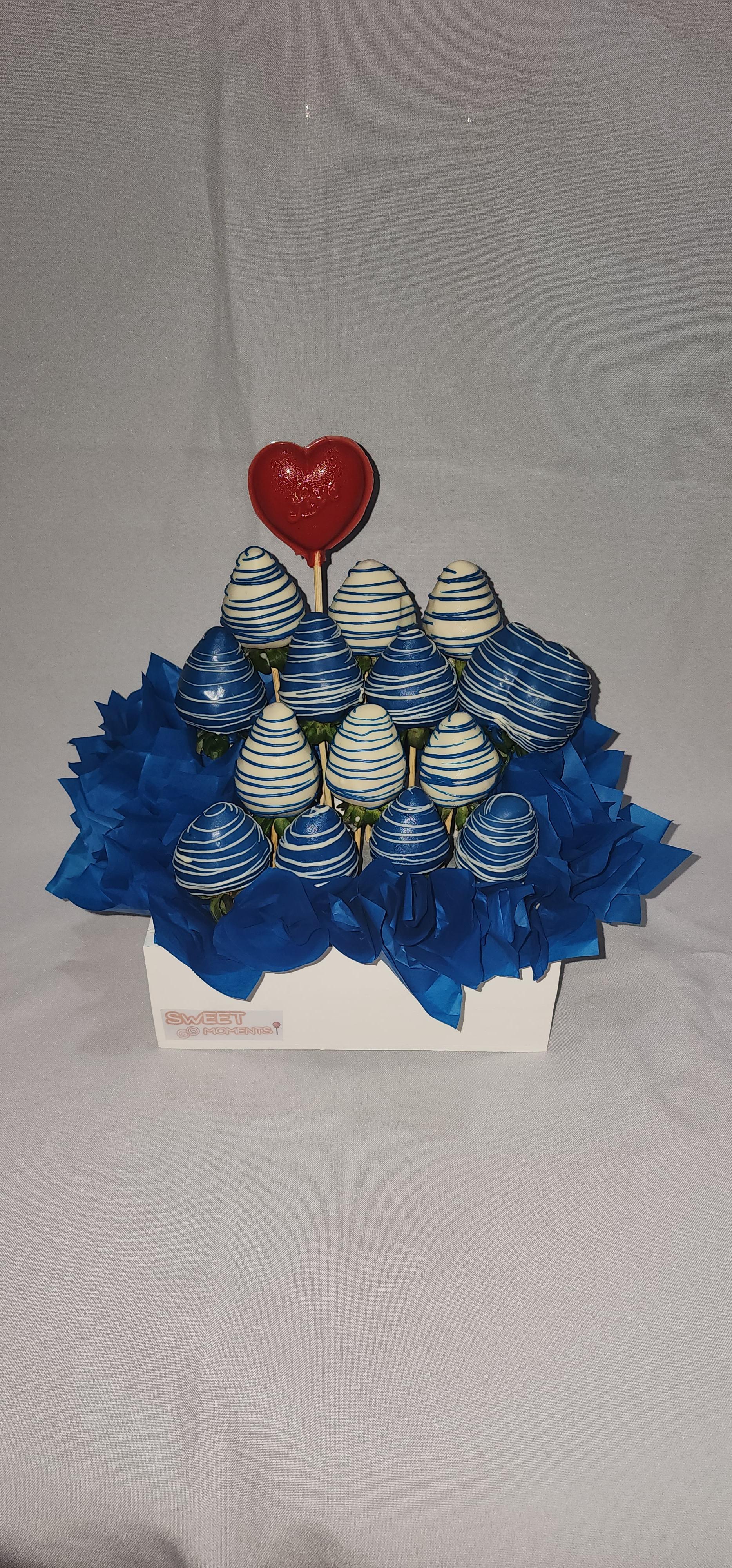 Arreglo de fresas en base de madera