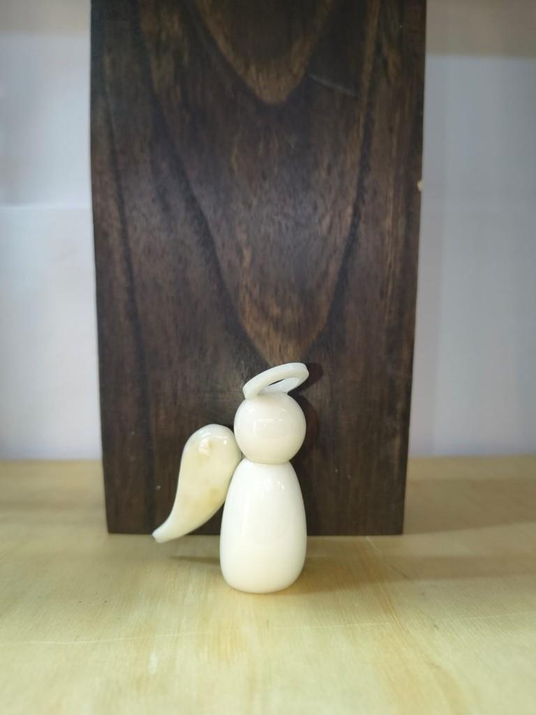 Angel tallado en tagua