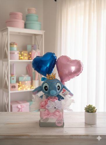 Arreglo de Stitch y flores eternas. caixa