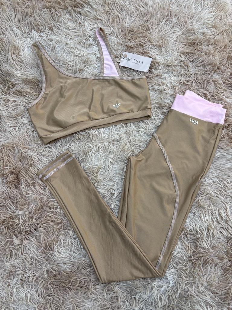 Conjunto dourado e rosa bebê