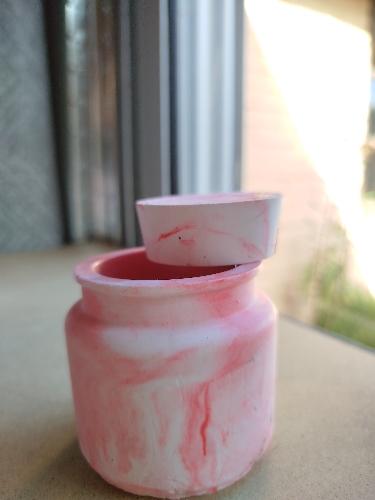 Frasco de yeso marmolado rosado