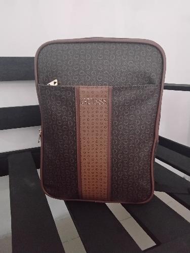 BOLSA mochila de viaje GUESS  cafe