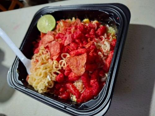Chetos con Maruchan