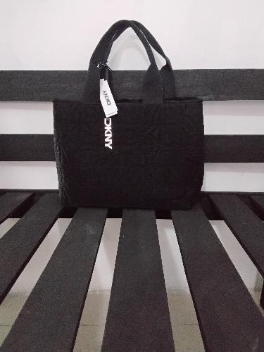 Bolsa DKNY negra gamuza grande