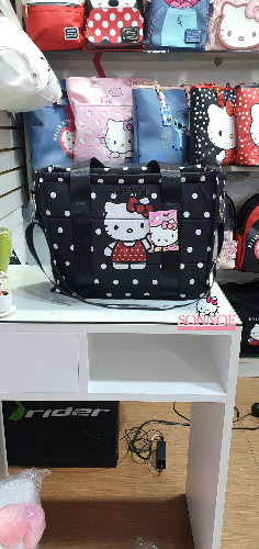 BolsoTote bag Hello kitty negra vestido rojo