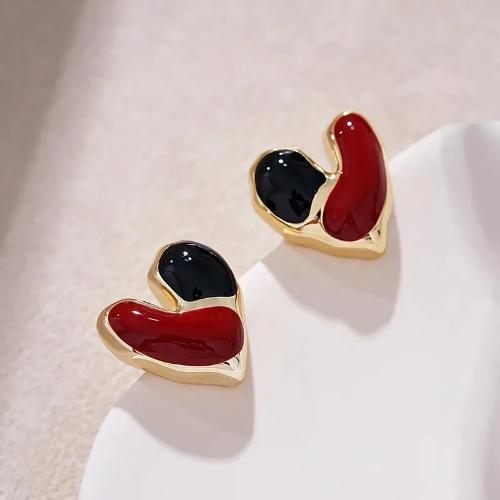 Aretes de corazón rojo y negro