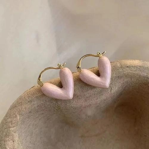 Aretes de corazón rosados