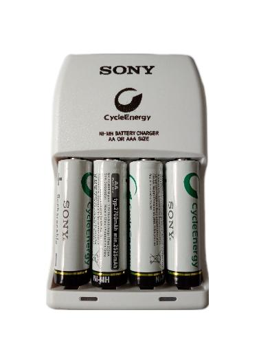 Cargador de pilas + 4 pilas AA marca Sony