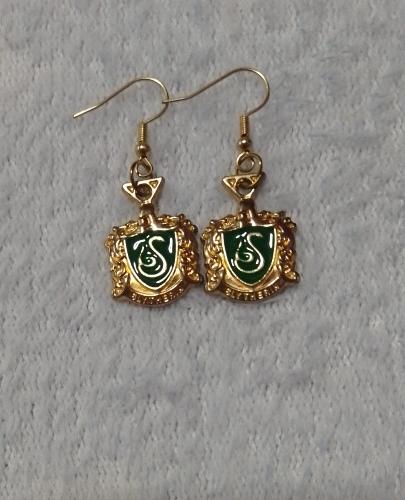 Aretes de escudo de Slytherin