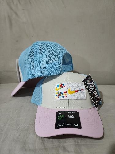 Gorra curva diseño Nike blanca/rosa