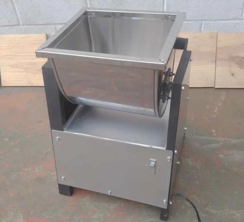 Amasadora con capacidad para 12kg