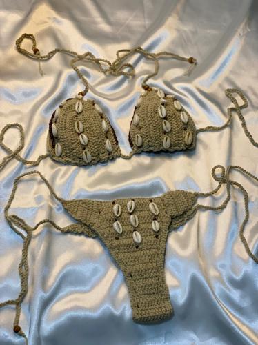 Leonor rouse color beige Playita.