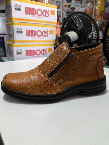 Botina cano baixo whangler couro caramelo