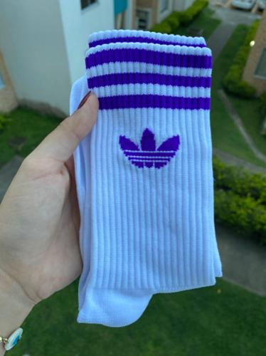ADIDAS BLANCA FRANJAS MORADAS