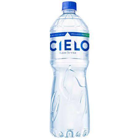 Agua mineral cielo