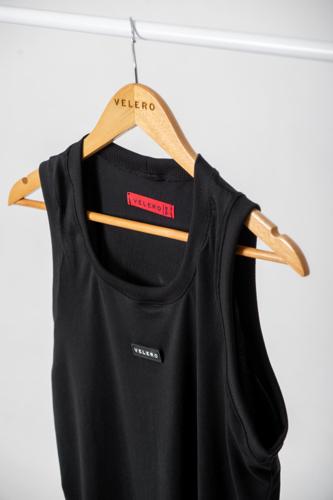 Guardacamisa color negro M 