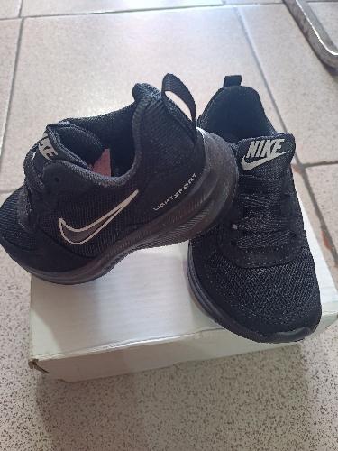 8072 NEGRO/NEGRO/BLANCO