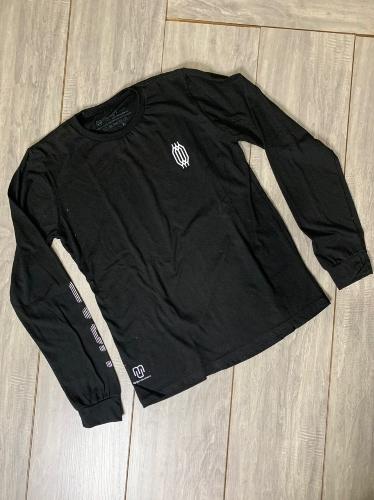 Franela Iconic negra manga larga  (talla S)