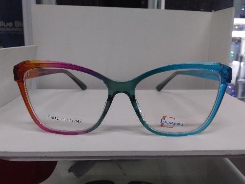 Elegancia E8610 C1 Paquete con micas CR39 Con Anti-Reflejante monofocal.