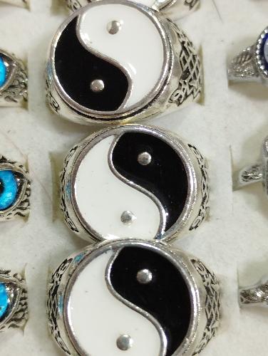 Anillo Ying y Yang