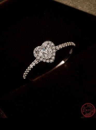 1 pieza Anillo atractivo zirconia cúbica con adorno de corazón plata para mujeres para decoración diaria
