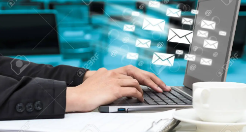 Creación y envío de correos electrónicos