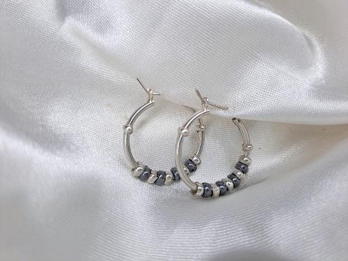 Argolla con aros de plata quemada