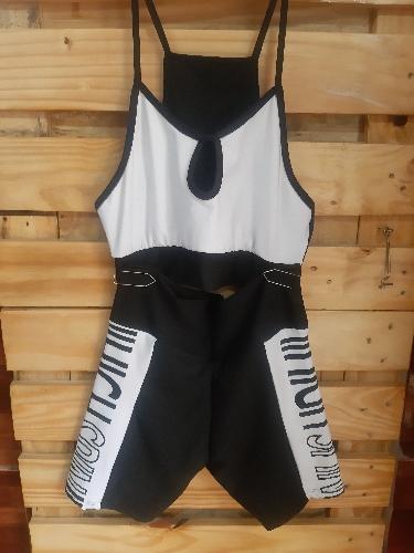 Conjunto top e shorts 