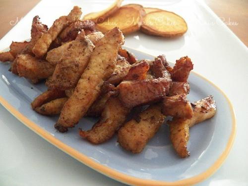 Carne de cerdo con papa o pan de ajo