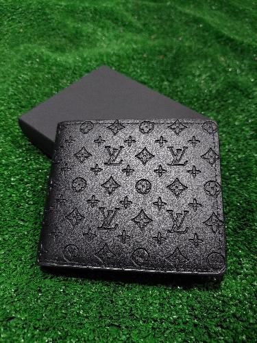 Cartera lv negra logos troqueleada