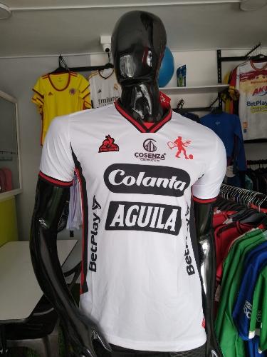 América II-2023. Talla L. Blanco 