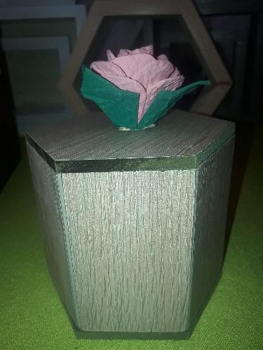 Cofre mini decorado.