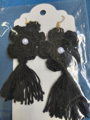 Aretes tejidos color negro
