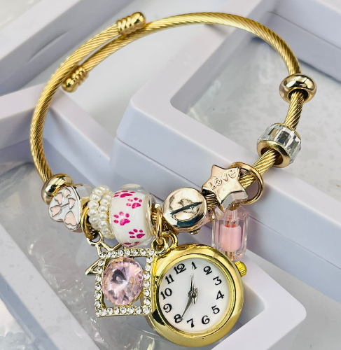 A PANDORA ROSADA CON BLANCA CON RELOJ